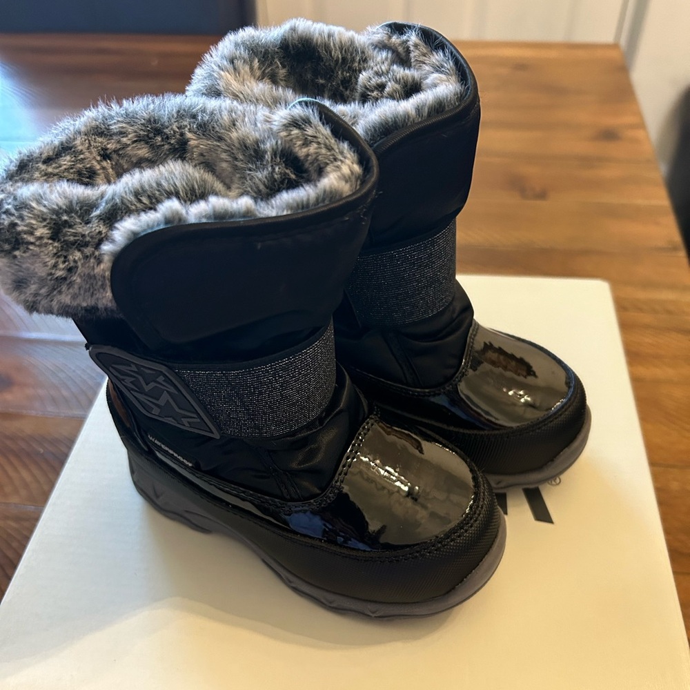 Cougar Snow Boots size 8